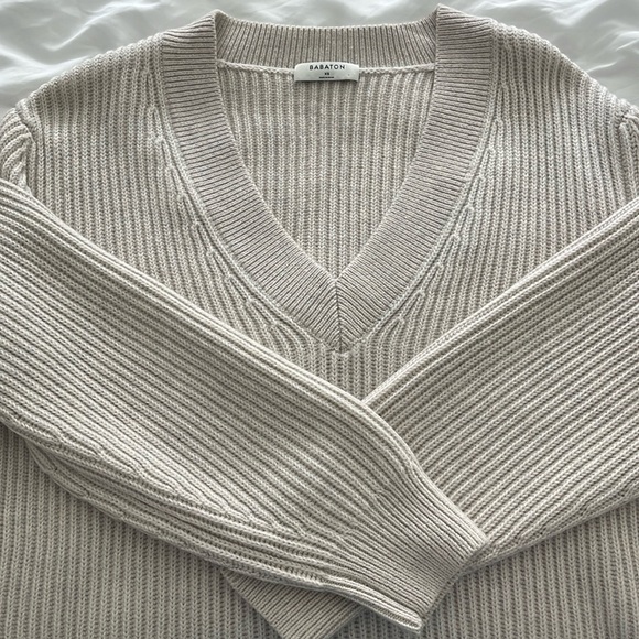 Aritzia Roger Sweater - Picture 2 of 3